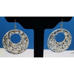 1960s Mod Hip Pop Art Big Hoop Lucite Silver White Confetti Stars Earrings EY32